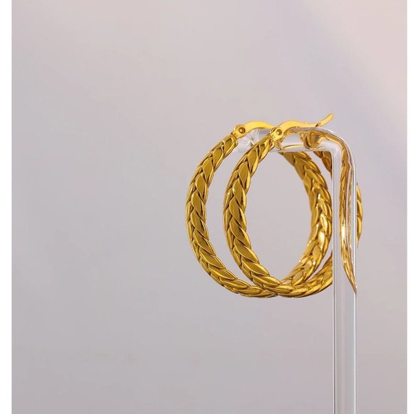 NEW 18K Gold Plated Round Braided Hoop Earrings - Picture 3 of 8